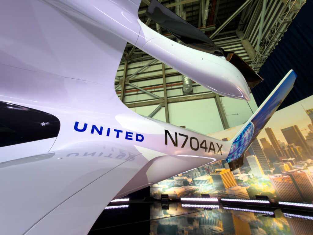 United CEO şüpheci, FAA ise daha nüanslı bir bakış açısına sahip